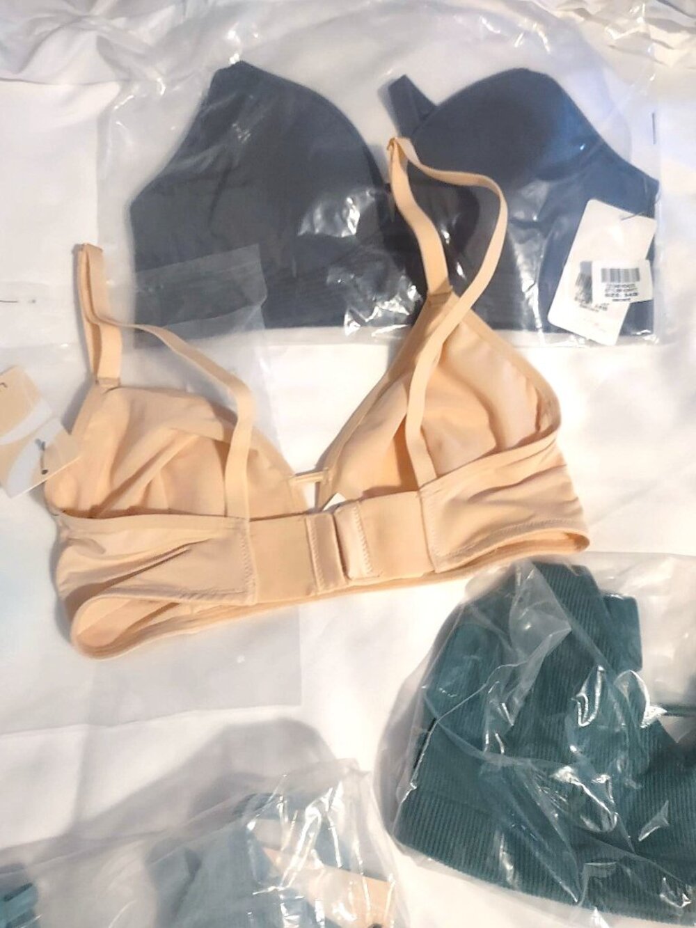 All 6 pieces - Women's Bralettes NWT, size M, 36 B various colors - Picture 4 of 12